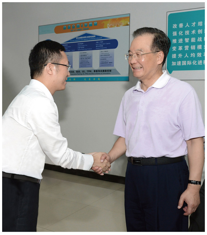 温总理亲切接见幸运转盘
副董事长任富佳-1.jpg